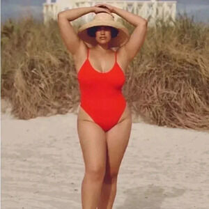 Good American Always Fits One-Piece Swimsuit size 5/6 on bright red